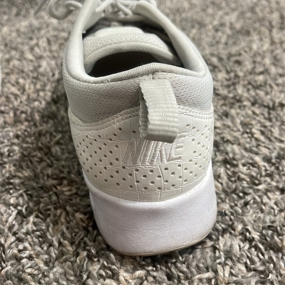 NIKE shoes - Picture 2 of 3